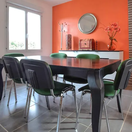 4 Bedroom Pet Friendly Home In Auberville * Auberville